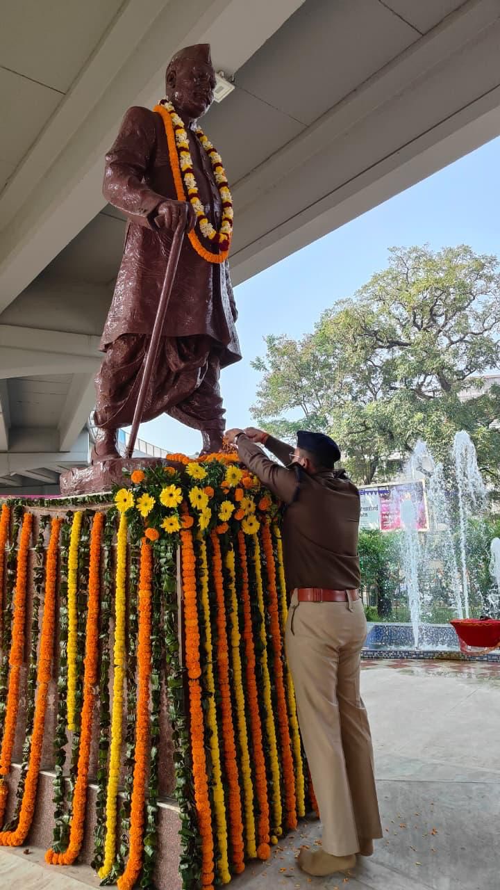 वरीय पुलिस अधीक्षक श्री राकेश रंजन ने भी डॉ. प्रसाद के योगदान और राष्ट्र निर्माण में उनकी भूमिका को याद किया और उन्हें महान व्यक्तित्व बताया।